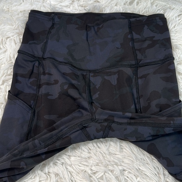 Lululemon Fast and Free Crop II 19" *Non-Reflective Incognito Camo Multi Grey - Picture 2 of 6
